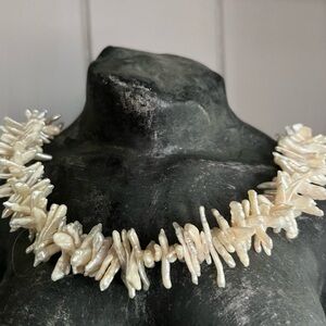 Natural Keisha 18” fresh water pearl stick necklace. Toggle clasp in pewter.